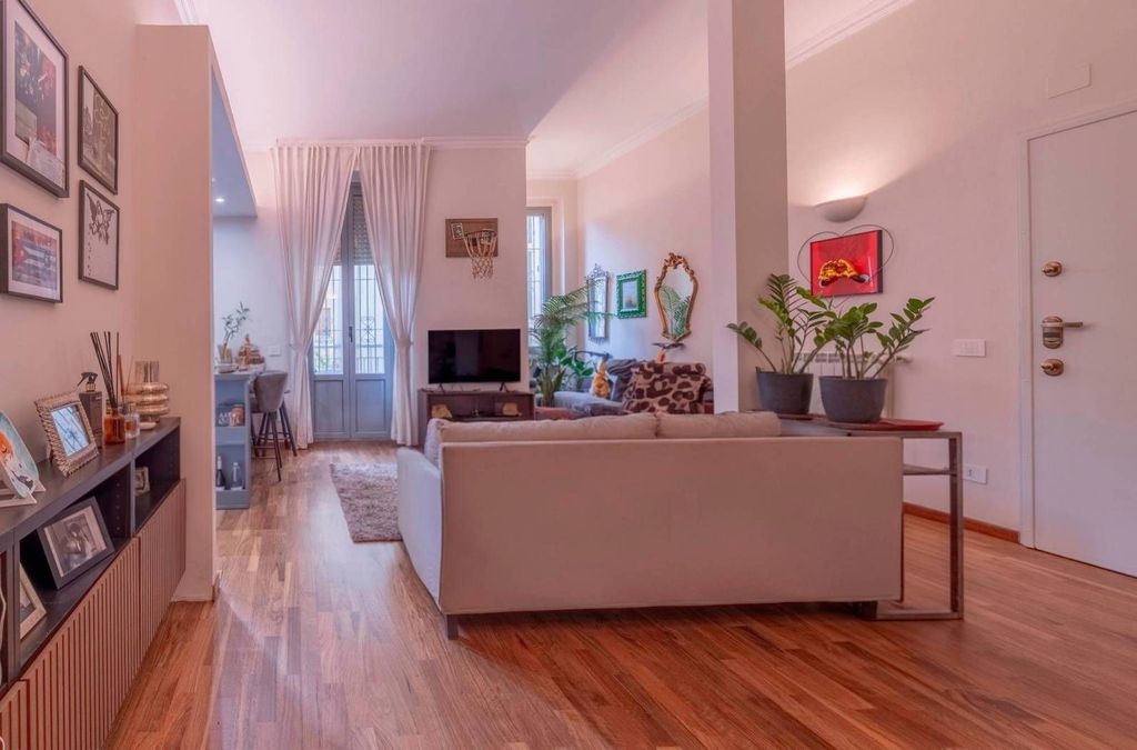 Luxury Apartment for sale in Milan, 525 000 €, Photo 1