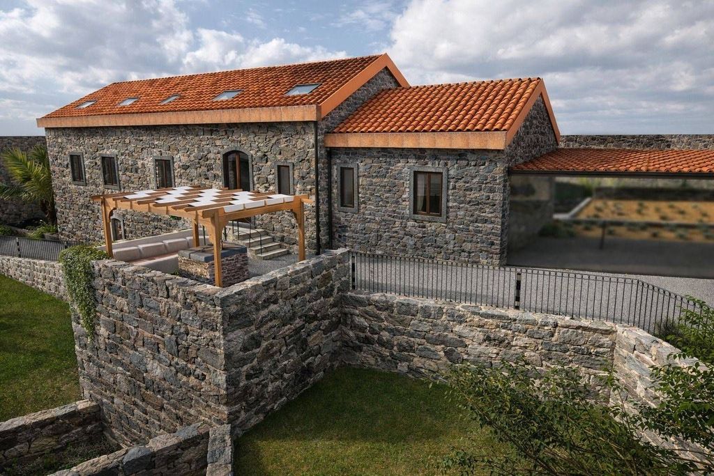 Luxury House for sale in Aci Catena, 850 000 €, Photo 1