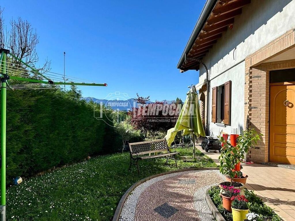 Maison de luxe à vendre à Monticello Brianza, 950 000 €, Photo 1