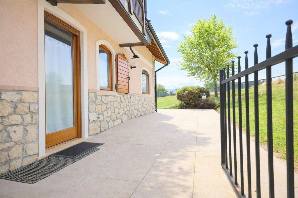 Luxury House for sale in Roana, 429 000 €, Photo 1