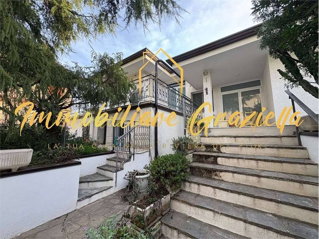 Luxury House for sale in Vallecrosia, 799 000 €, Photo 1