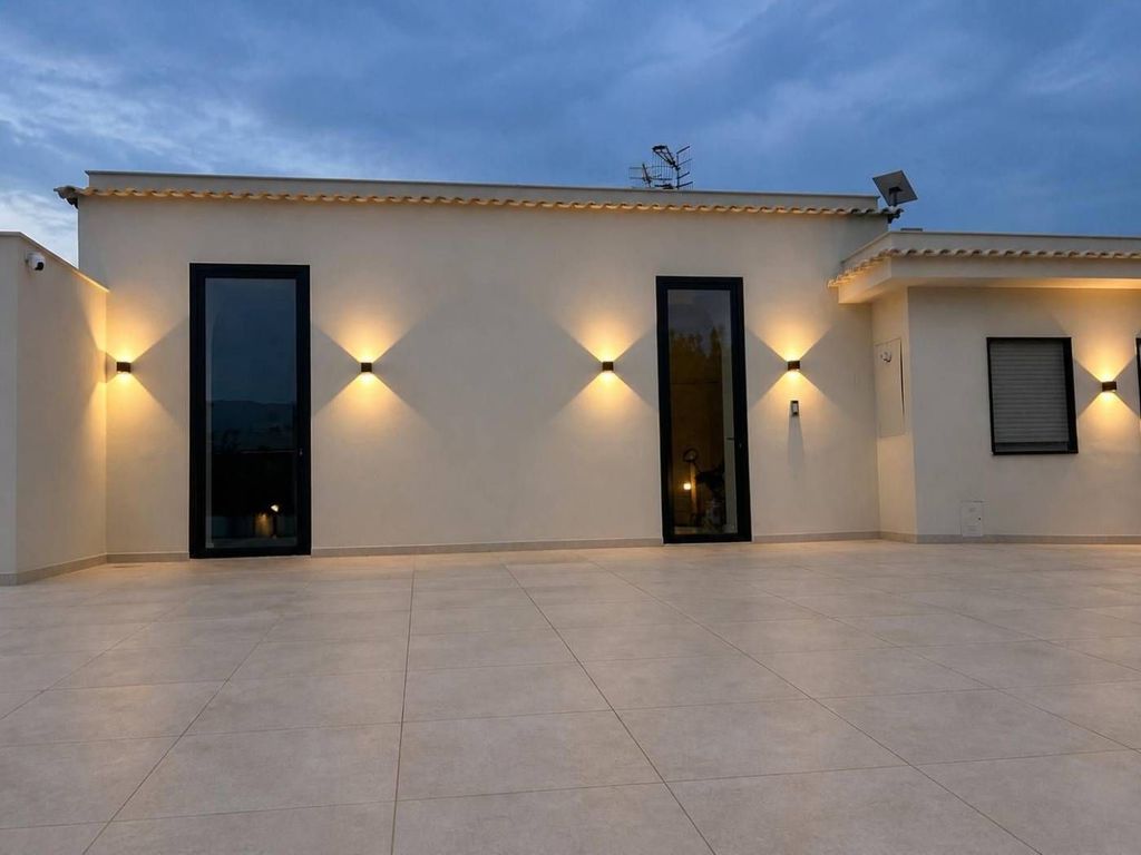 Luxury House for sale in Pompei, 550 000 €, Photo 1