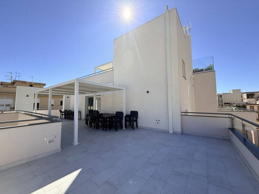 Luxury Apartment for sale in Milazzo, 600 000 €, Photo 1