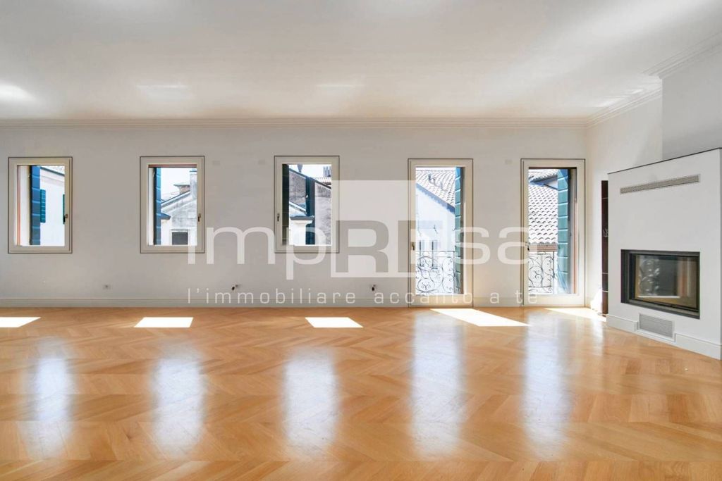 Luxury Apartment for sale in Treviso, 1 800 000 €, Photo 1