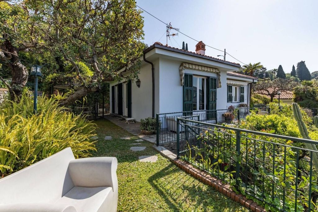 Maison de luxe à vendre à Alassio, 790 000 €, Photo 1