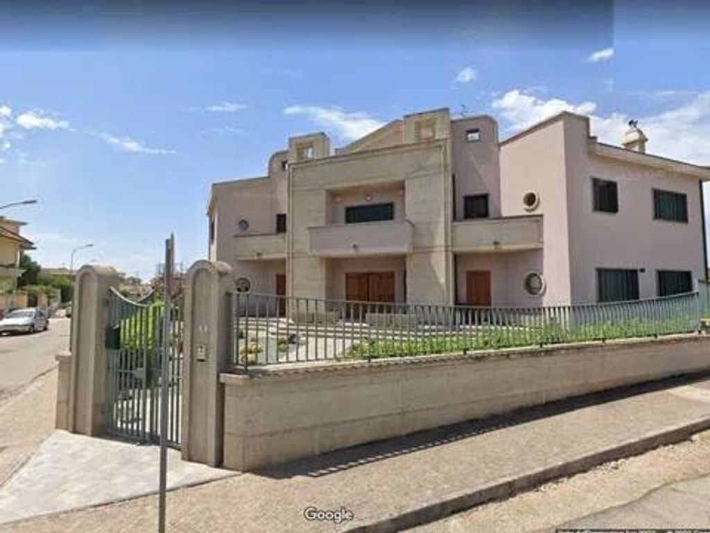 Luxury House for sale in Mondragone, 640 000 €, Photo 1