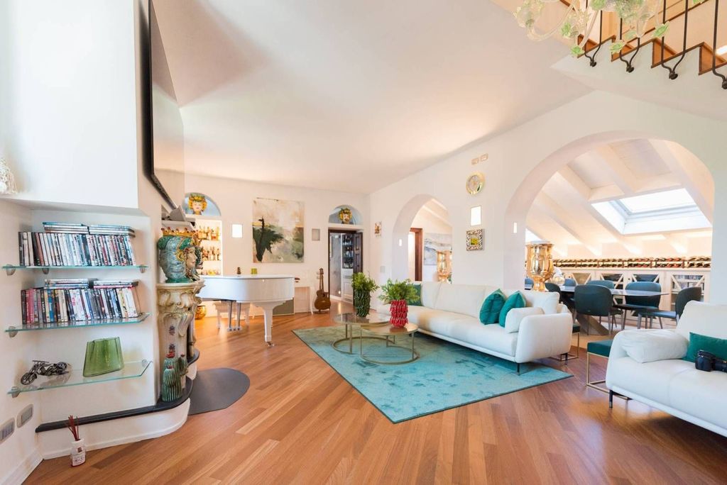 Luxury Apartment for sale in Gallarate, 830 000 €, Photo 1
