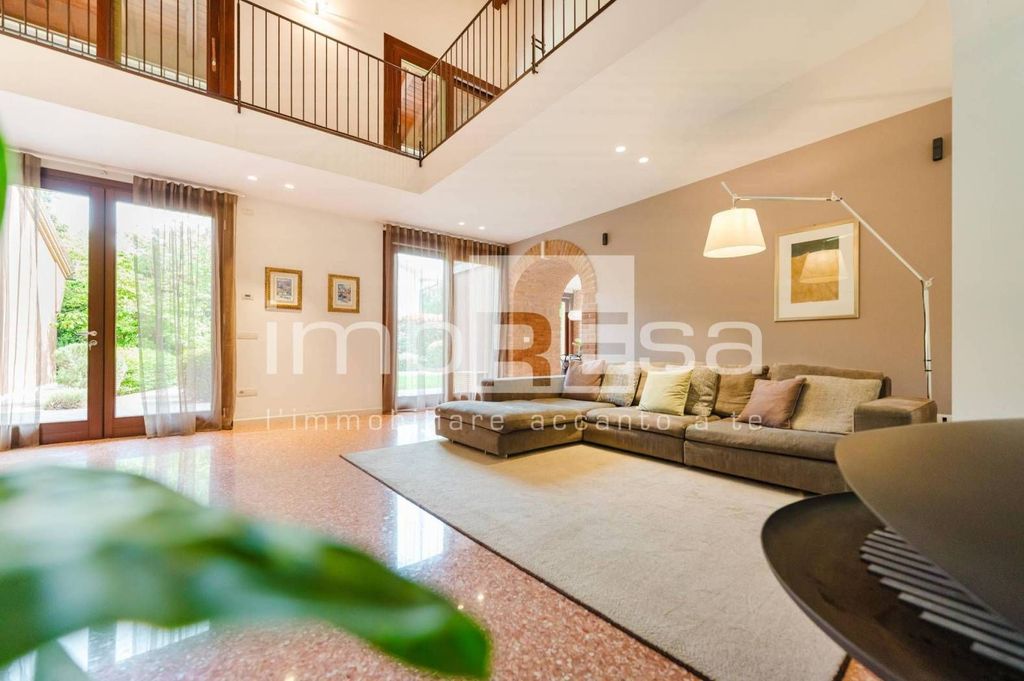 Luxury House for sale in Paese, 695 000 €, Photo 1