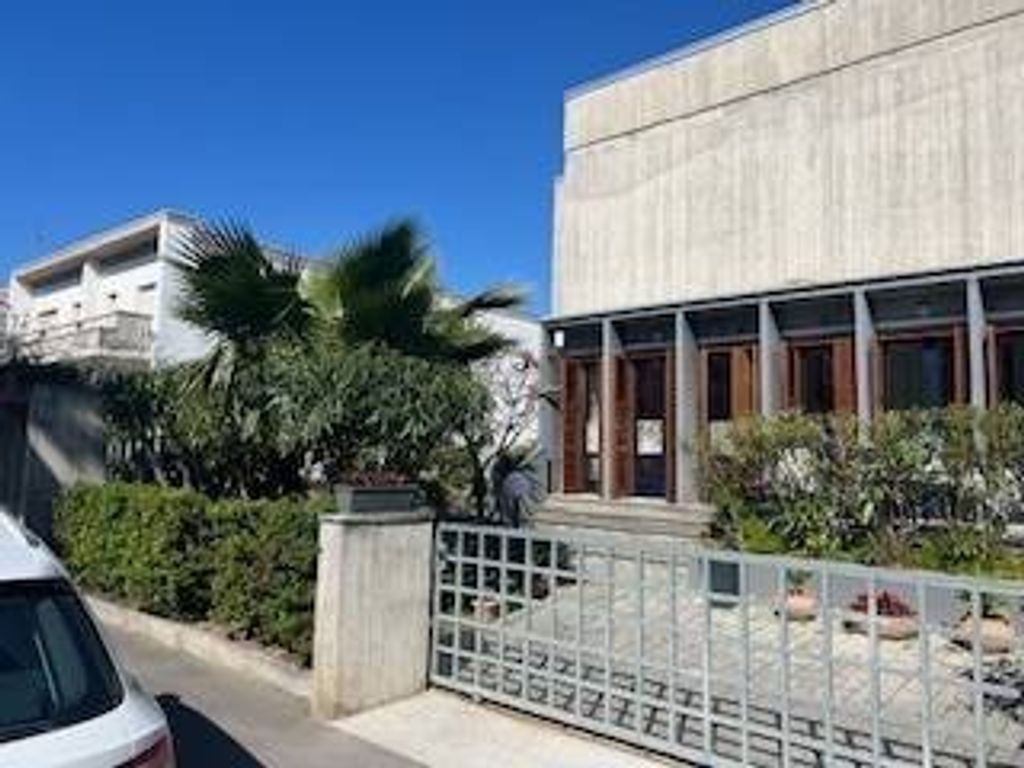 Luxury House for sale in Alba Adriatica, 650 000 €, Photo 1
