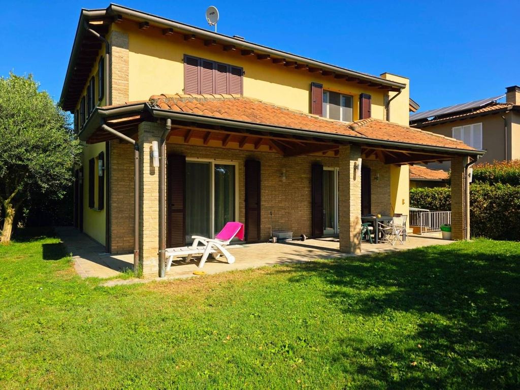 Luxury House for sale in Parma, 738 000 €, Photo 1