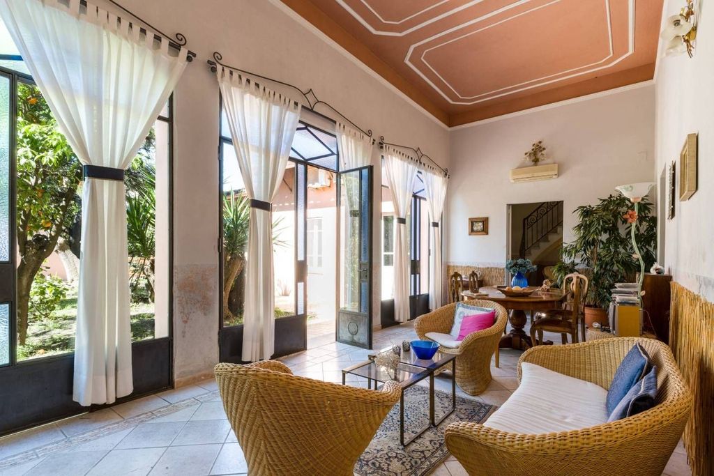 Luxury House for sale in Selargius, 800 000 €, Photo 1