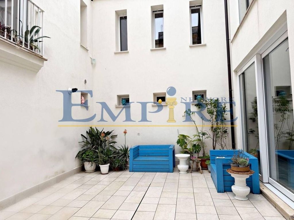 Luxury House for sale in Aversa, 670 000 €, Photo 1
