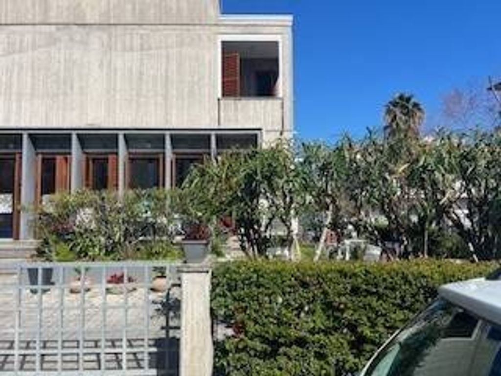 Luxury House for sale in Alba Adriatica, 650 000 €, Photo 2