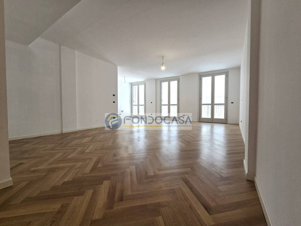 Luxury Apartment for sale in Pavia, 680 000 €, Photo 2