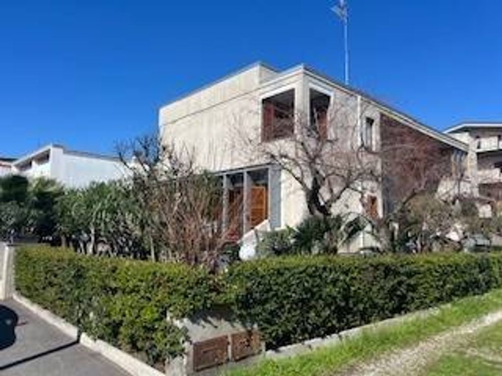 Luxury House for sale in Alba Adriatica, 650 000 €, Photo 3