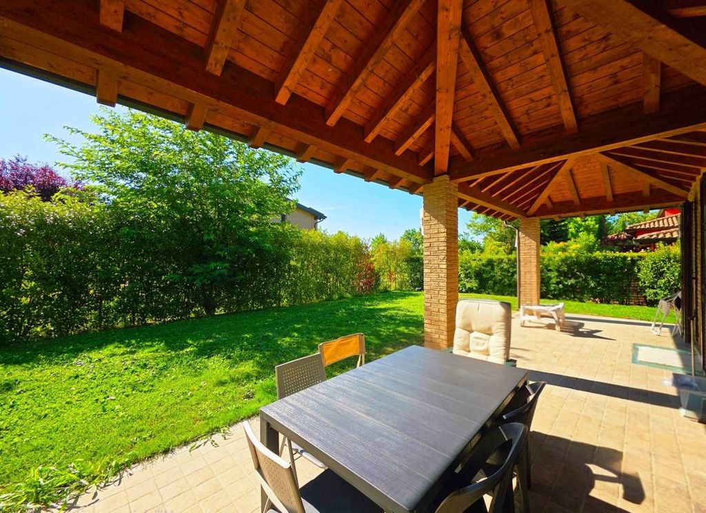 Luxury House for sale in Parma, 738 000 €, Photo 3
