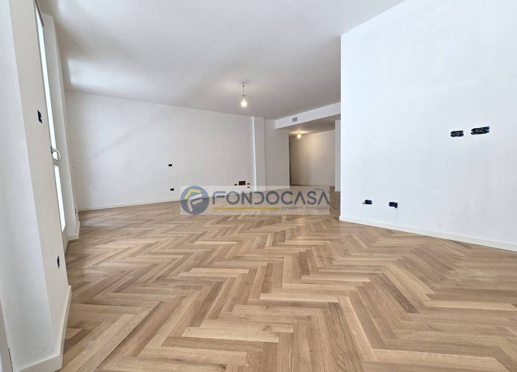 Luxury Apartment for sale in Pavia, 680 000 €, Photo 4