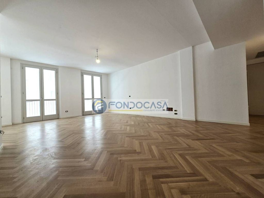 Luxury Apartment for sale in Pavia, 680 000 €, Photo 5