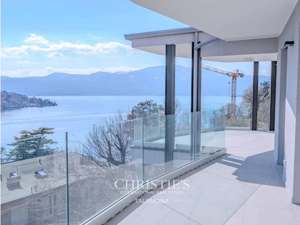 Luxury Apartment for sale in Laveno, 1 425 000 €, Photo 1