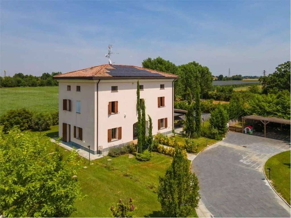 Luxury House for sale in Carpi Centro, 820 000 €, Photo 1