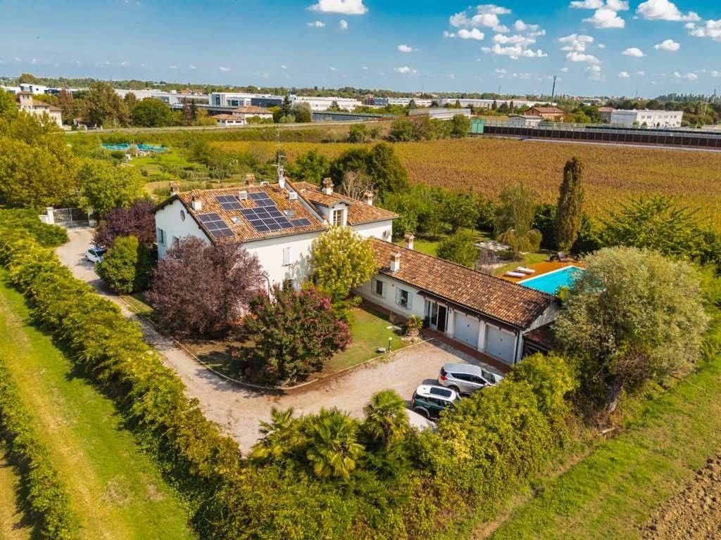 Luxury House for sale in Carpi Centro, 1 100 000 €, Photo 1