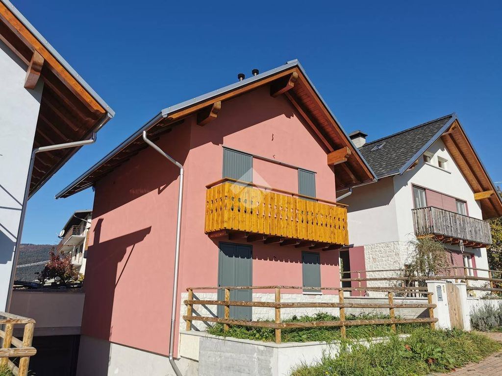 Luxury House for sale in Roana, 499 000 €, Photo 1