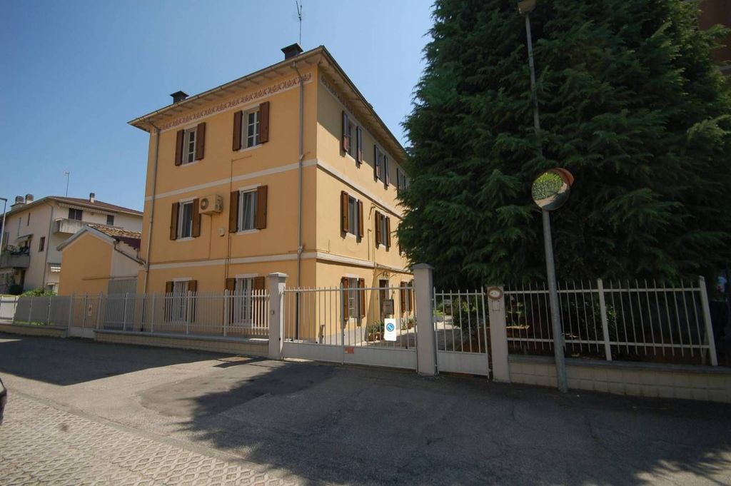 Luxury House for sale in Parma, 580 000 €, Photo 1