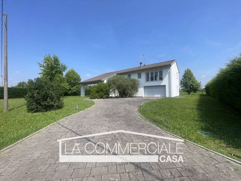 Luxury House for sale in Roncade, 850 000 €, Photo 1