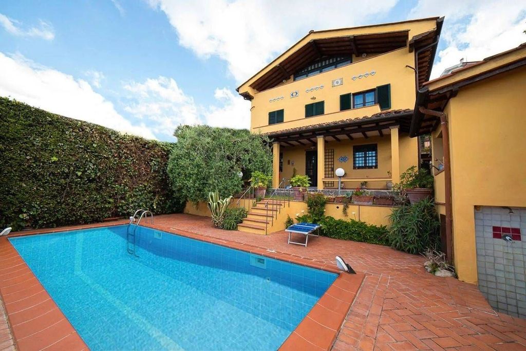 Luxury House for sale in Massarosa, 1 300 000 €, Photo 1