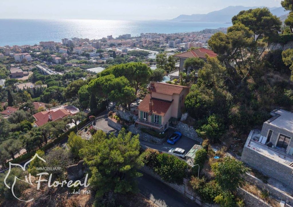 Luxury House for sale in Bordighera, 1 450 000 €, Photo 1