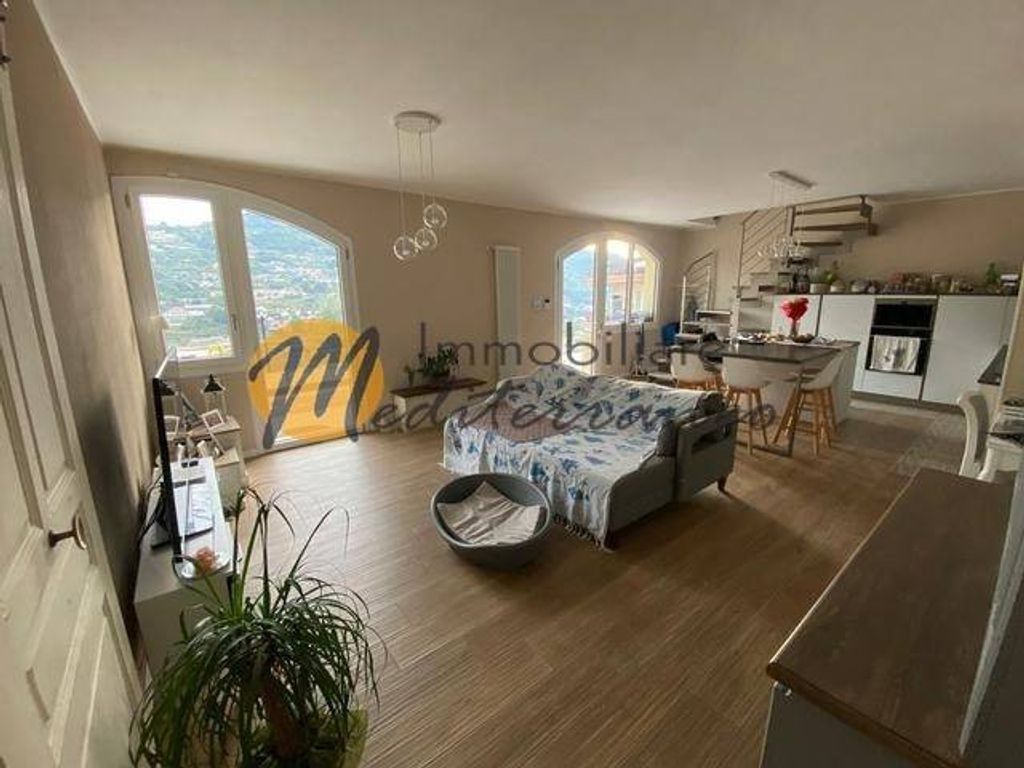 Luxury House for sale in Camporosso, 650 000 €, Photo 1