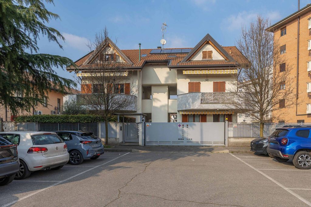 Luxury Apartment for sale in Nova Milanese, 295 000 €, Photo 1