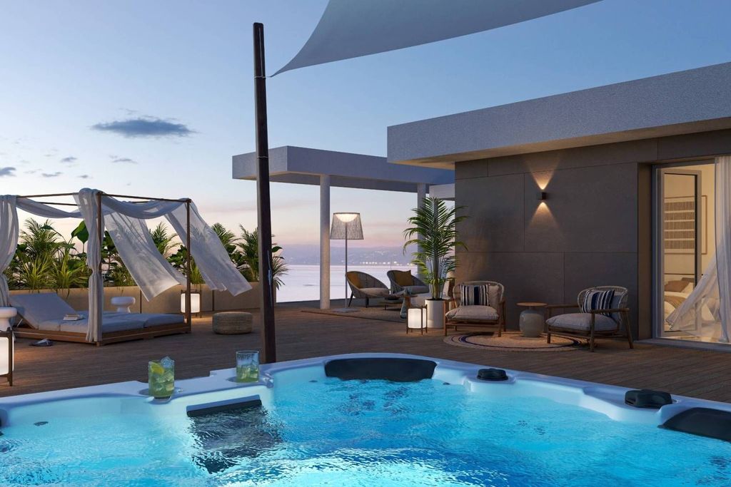 Luxury Apartment for sale in Varazze, 1 450 000 €, Photo 1