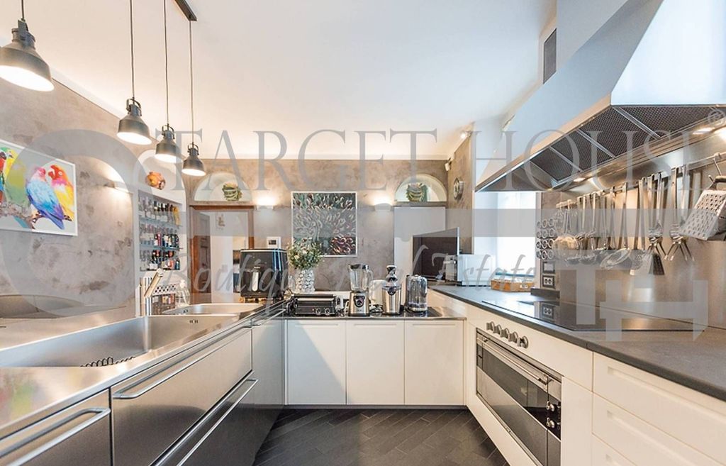 Luxury Apartment for sale in Gallarate, 830 000 €, Photo 1