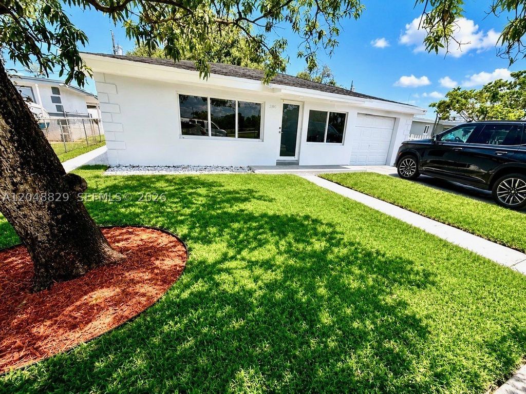 Luxury House for sale in Opa-Locka North  (Historical), 523 257 €, Photo 1