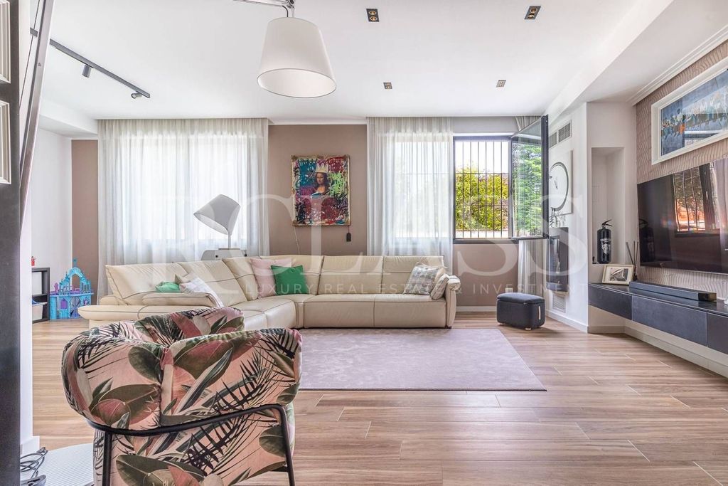 Luxury House for sale in Lissone, 1 180 000 €, Photo 1