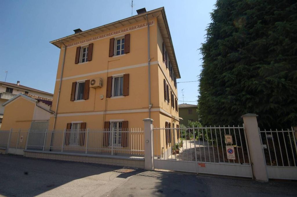 Luxury House for sale in Parma, 580 000 €, Photo 2