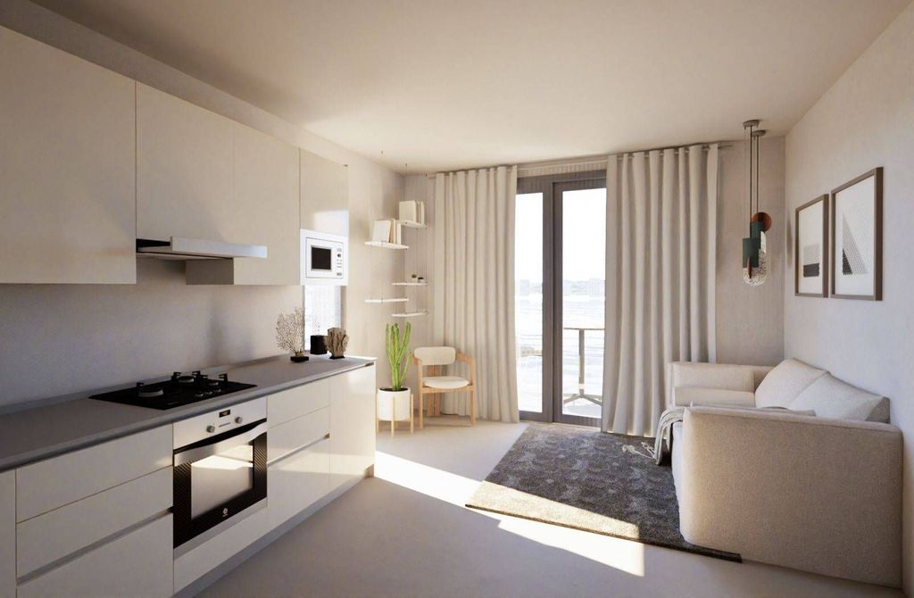 Luxury Apartment for sale in San Bartolomeo Al Mare, 555 000 €, Photo 4