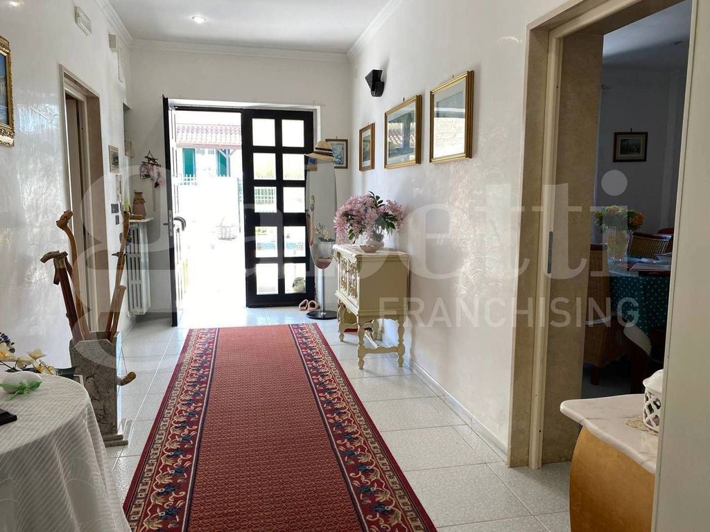 Luxury House for sale in Trani, 680 000 €, Photo 6