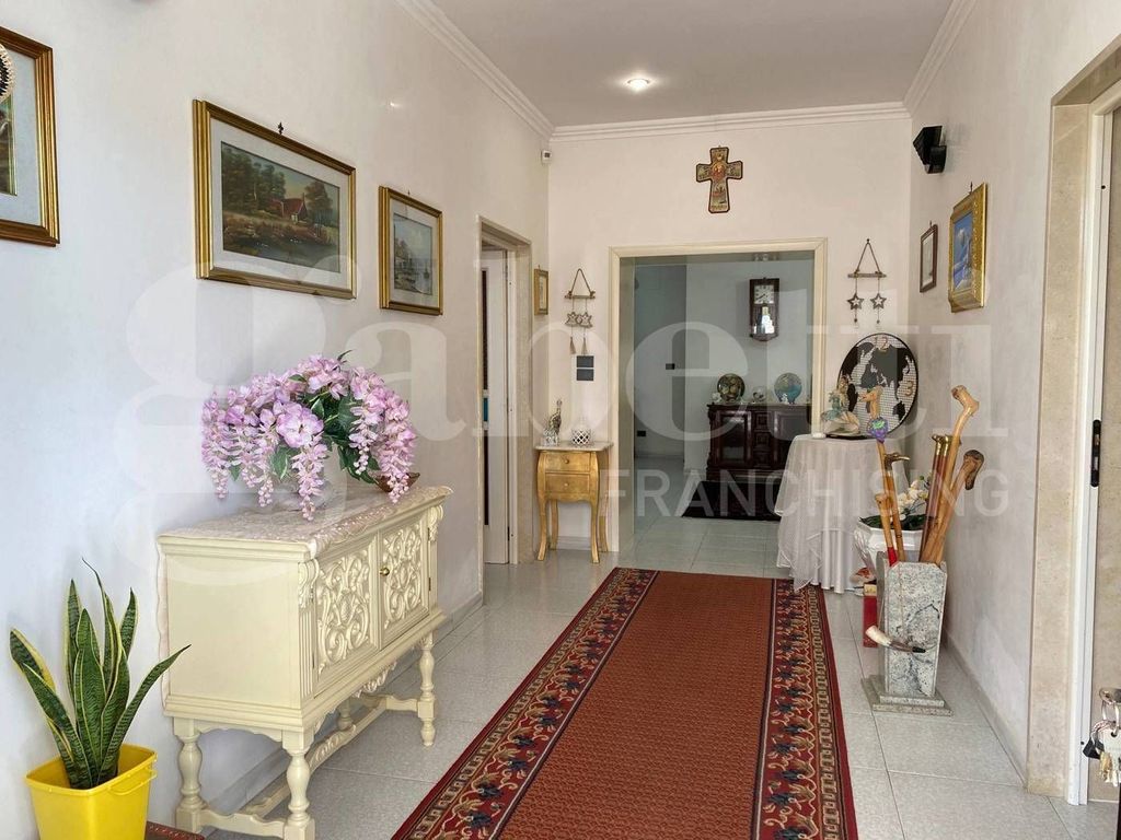 Luxury House for sale in Trani, 680 000 €, Photo 7