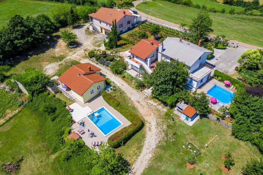 Maison de luxe à vendre à Žminj, 1 300 000 €, Photo 1