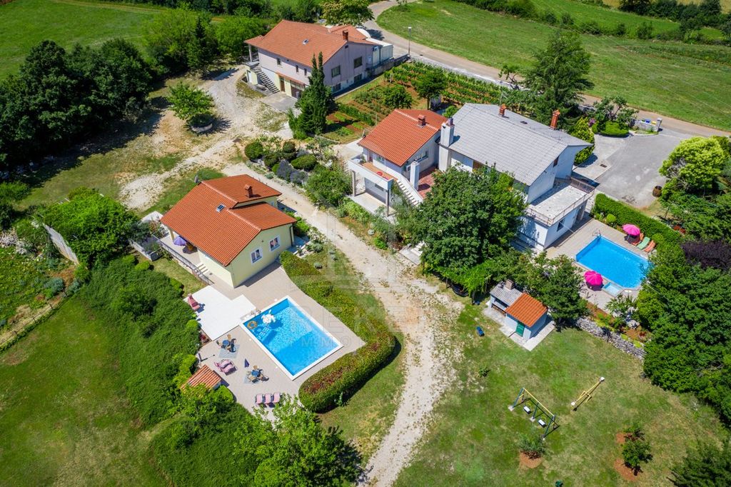 Maison de luxe à vendre à Žminj, 1 300 000 €, Photo 1