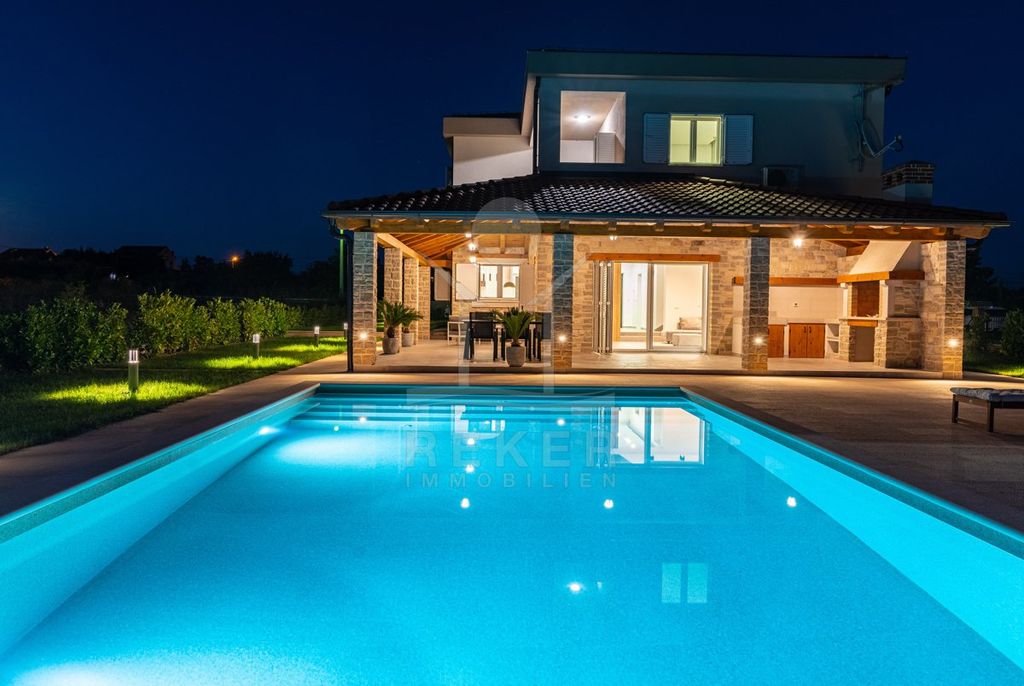 Maison de luxe à vendre à Zadar, 979 000 €, Photo 1