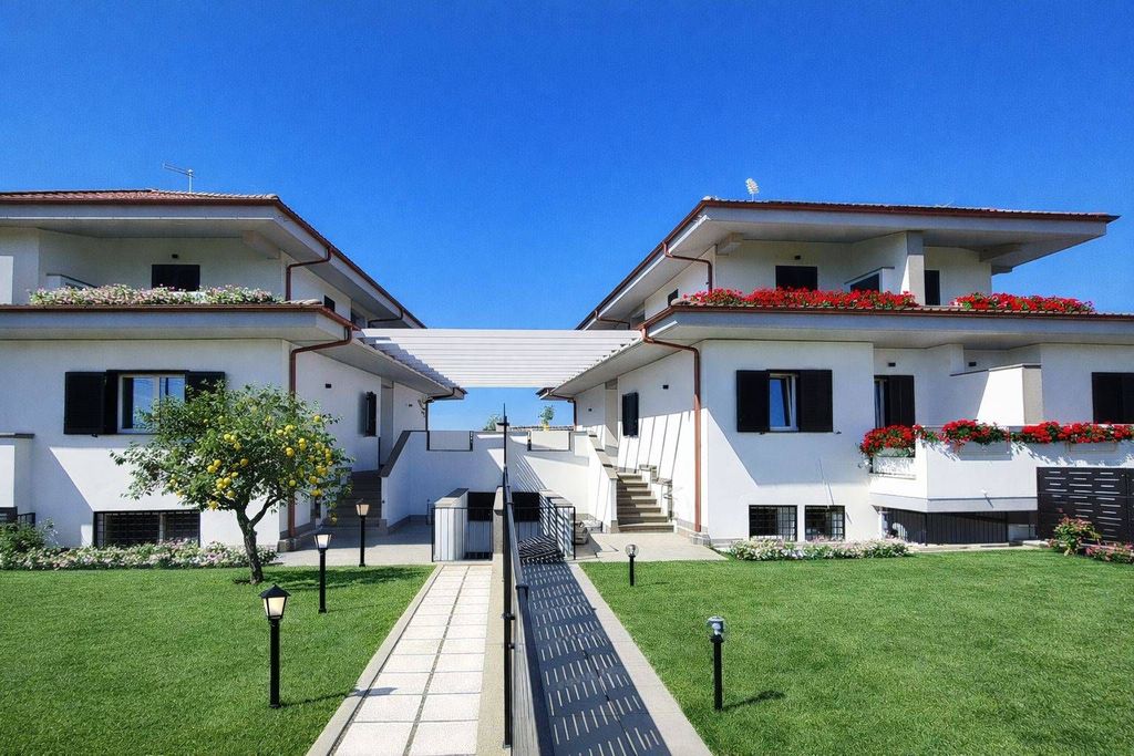 Luxury House for sale in Rome, 760 000 €, Photo 1