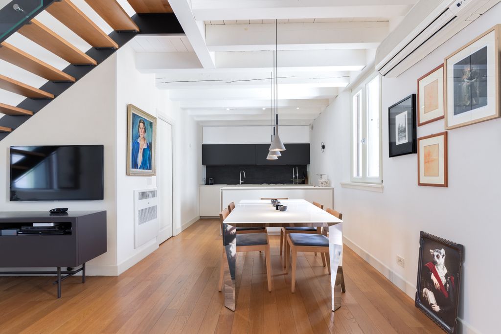 Luxury Apartment for sale in Treviso, 680 000 €, Photo 1