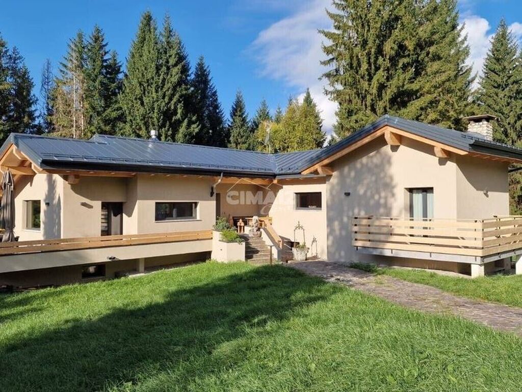 Luxury House for sale in Gallio, 2 000 000 €, Photo 1