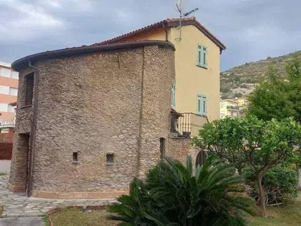 Maison de luxe à vendre à Ventimiglia, 600 000 €, Photo 1
