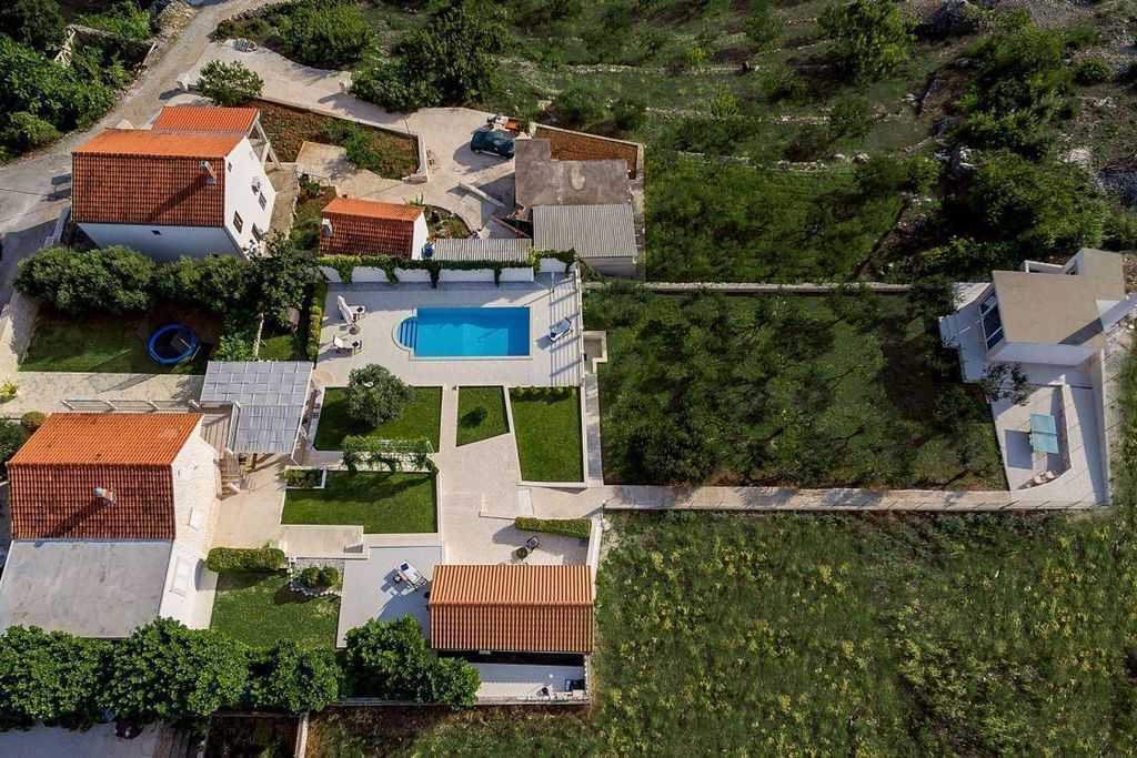 Maison de luxe à vendre à Supetar, 900 000 €, Photo 2