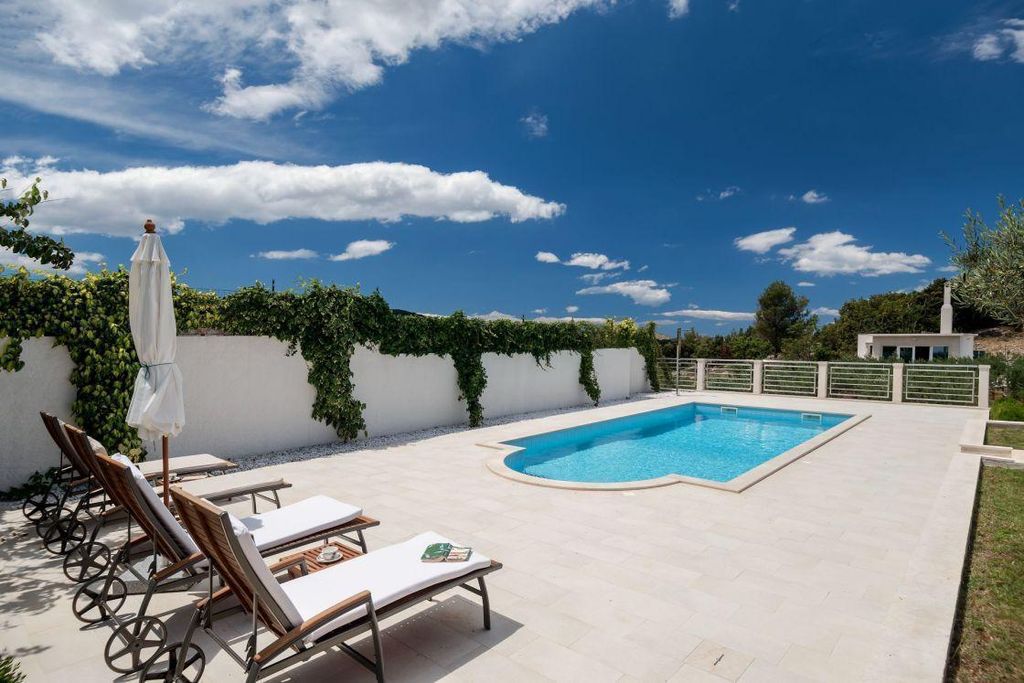 Maison de luxe à vendre à Supetar, 900 000 €, Photo 5