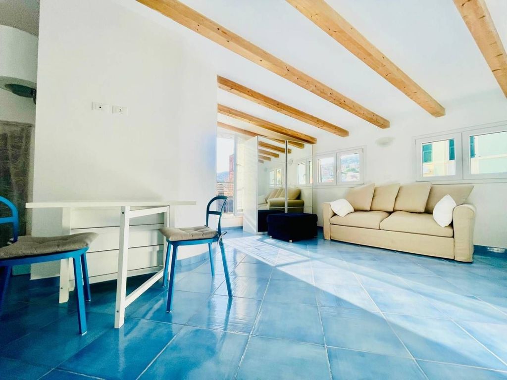 Luxury Apartment for sale in Varazze, 420 000 €, Photo 1